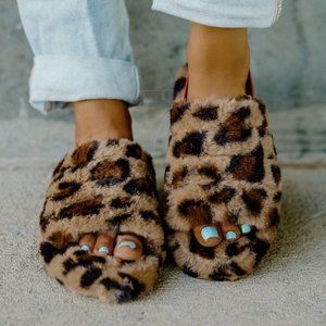 "Snuggles" Faux Fur Slingback Platform Slides-LEO